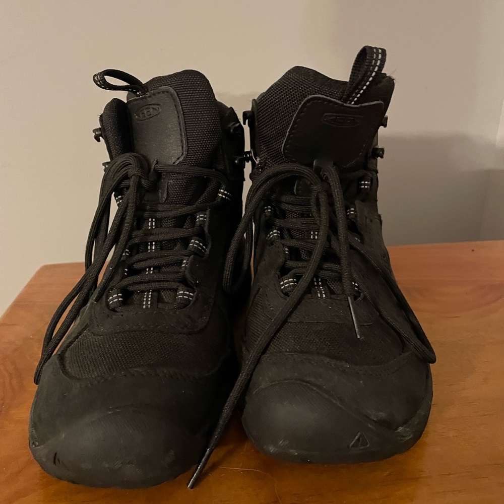 Women’s Keen hiking boots